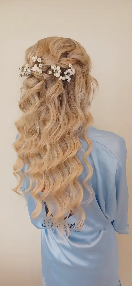 Bridesmaid hair with flower clips